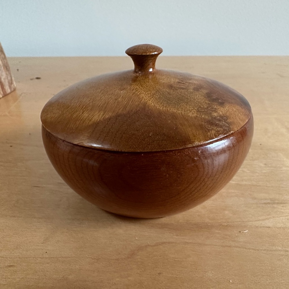 Vintage Oregon Myrtlewood Duncan Bowl with Lid